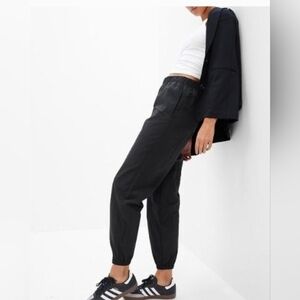 Gapfit Lustre Windbreaker Jogger Black Medium